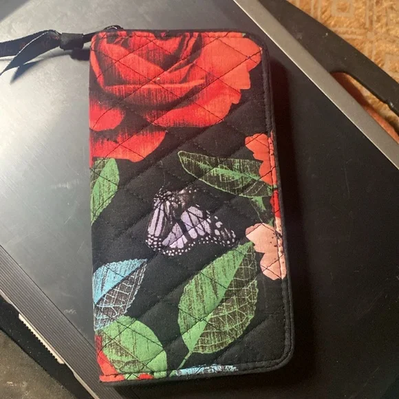 ❌❌SOLD❌❌Vera Bradley Zip Around Floral Wallet - Picture 11 of 14
